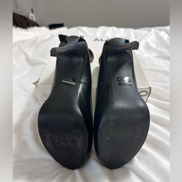 Aldo Black and Bronze Bow Heels - Picture 6 of 6